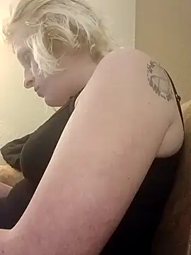 KITTYBOOBOOFUXX online show from November 16, 11:05 pm