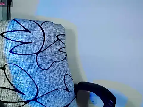 Snapshot of Hannah_Kiim chatting on September 17, 5:00 pm Hannah Kiim online show from September 17, 5:00 pm