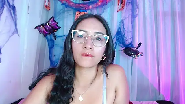 Snapshot of violettsuncs chatting on October 17, 9:40 pm violettsuncs online show from October 17, 9:40 pm