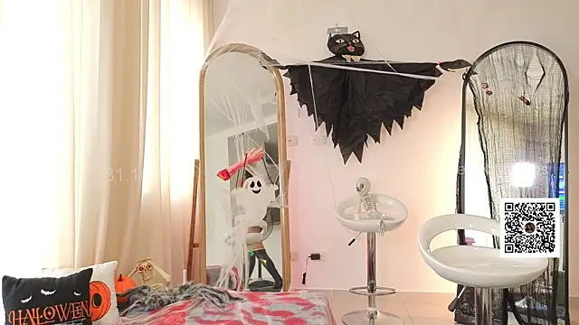 sweetlittlevenus online show from October 31, 8:46 pm