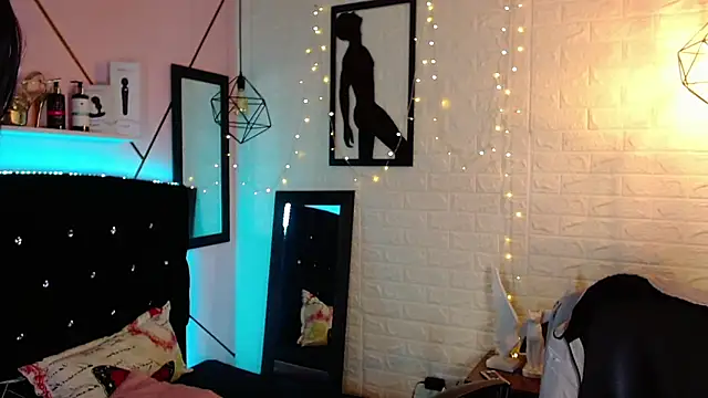 agatha rodriguez online show from January 19, 1:29 pm