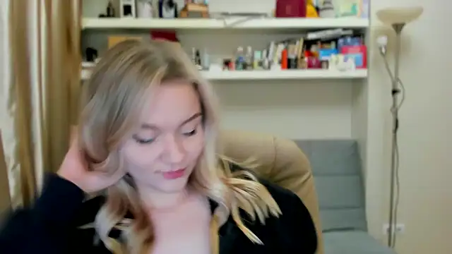 Snapshot of Kara_Smith_ chatting on October 9, 11:20 pm Kara Smith  online show from October 9, 11:20 pm