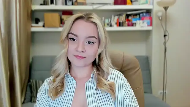 Snapshot of Kara_Smith_ chatting on September 19, 10:53 pm Kara Smith  online show from September 19, 10:53 pm