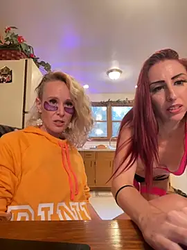 SusieandLacey online show from October 28, 9:52 pm