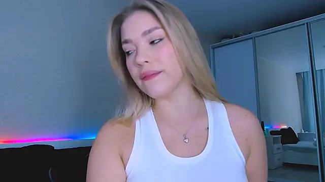 Snapshot of DIANAxxxDIAMOND chatting on September 16, 8:44 am DIANAxxxDIAMOND online show from September 16, 8:44 am