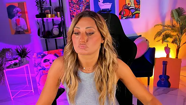 SarahAlluring online show from September 24, 12:26 pm