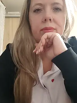 Irina3718 online show from November 13, 6:18 pm