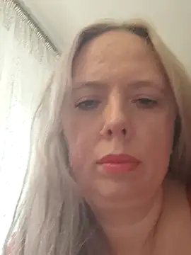 Snapshot of Irina3718 chatting on October 27, 11:28 am Irina3718 online show from October 27, 11:28 am