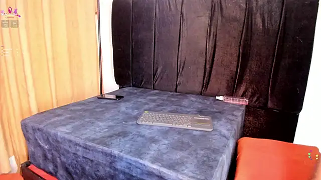 Maturecouple1 online show from April 15, 7:58 pm