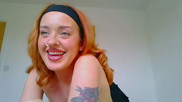 Snapshot of Petite_Juicy_Olive chatting on September 9, 12:38 pm Petite Juicy Olive online show from September 9, 12:38 pm