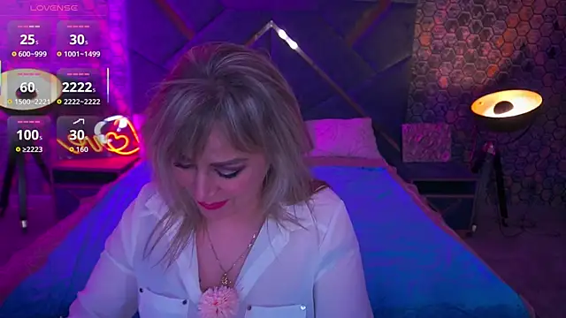 CandyLadyyy online show from March 10, 5:00 am