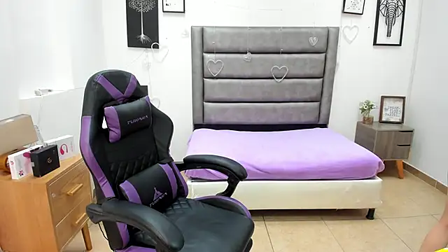 Tania Duque online show from February 12, 2:19 pm