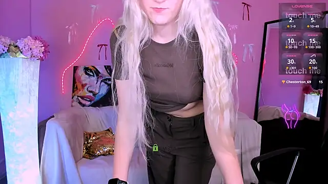 madam uliis online show from April 14, 10:26 am