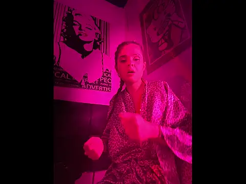 LoganPeny online show from March 31, 4:45 am