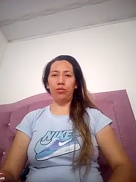 Snapshot of melany-92xxx chatting on September 10, 4:40 pm melany-92xxx online show from September 10, 4:40 pm