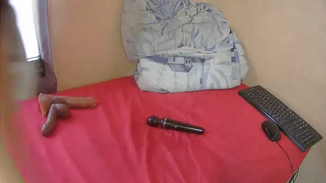 Snapshot of XhosaBoobs4U chatting on October 3, 7:46 am XhosaBoobs4U online show from October 3, 7:46 am