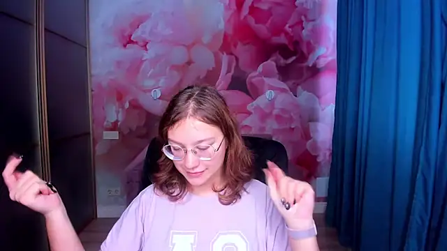 AngelinaLow online show from November 17, 12:28 pm