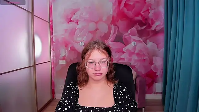 AngelinaLow online show from October 8, 11:47 am