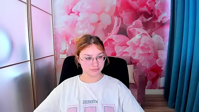 AngelinaLow online show from February 24, 12:48 pm