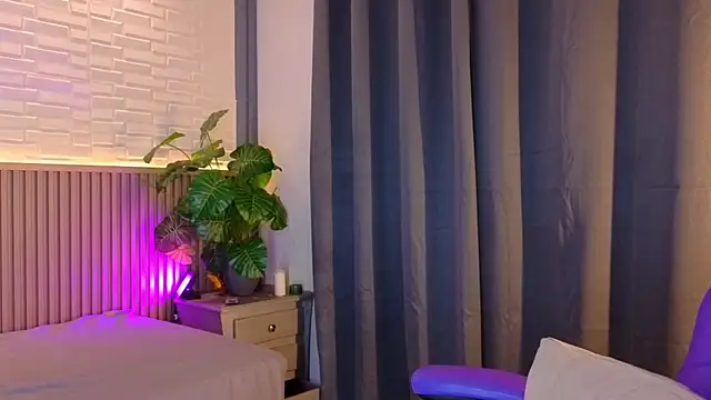 TiffanyWalk online show from November 28, 11:46 am