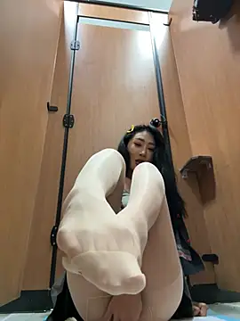 linger-23 online show from April 14, 9:42 am