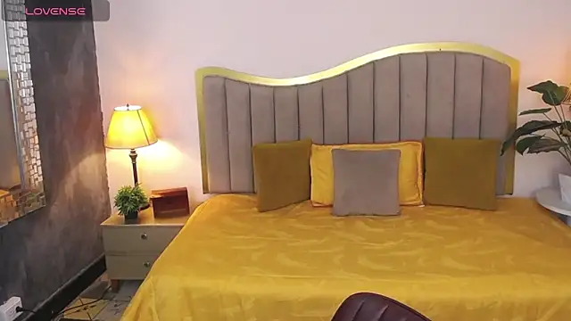 ailyn maury online show from October 20, 1:14 pm