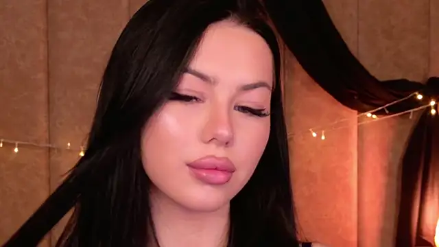 Leya Foxhall online show from September 16, 11:07 am