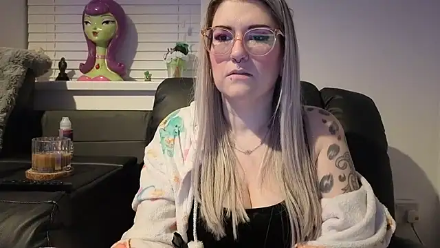 Sizzling Indie36 online show from February 6, 9:07 pm