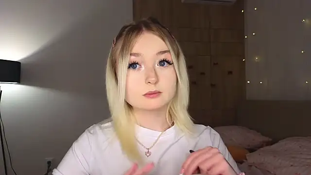 minigirl online show from February 28, 4:39 pm