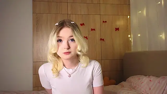 minigirl online show from February 15, 4:06 pm