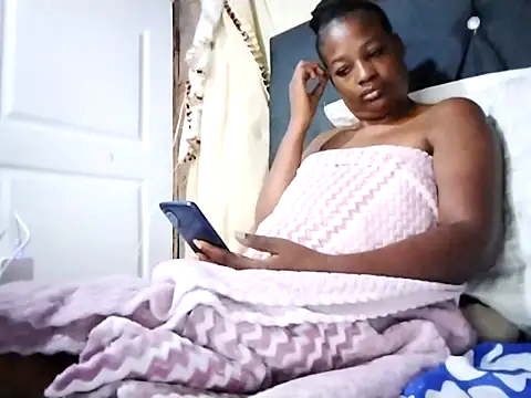 sexylira online show from April 7, 7:43 am