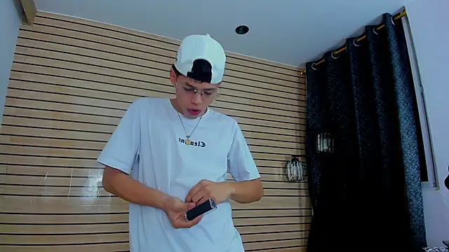 317894 online show from April 7, 11:18 pm