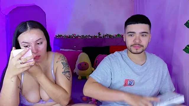 Snapshot of _mia_and_mike_ chatting on October 20, 12:52 pm mia and mike online show from October 20, 12:52 pm
