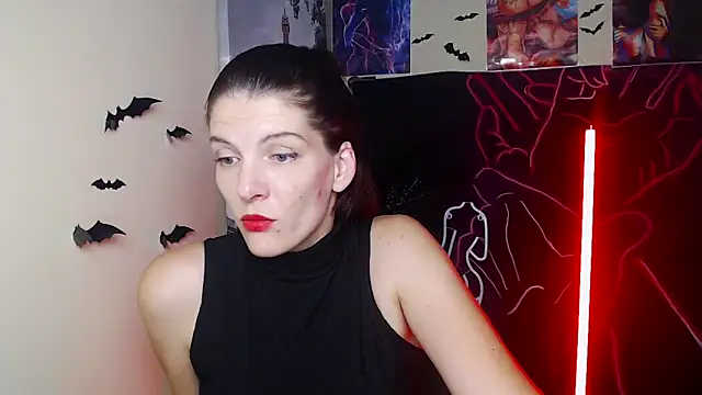 VanessaRey  online show from November 11, 6:05 pm