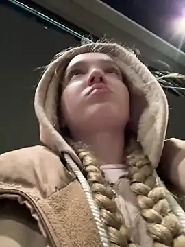 bambi lu online show from December 3, 4:20 pm