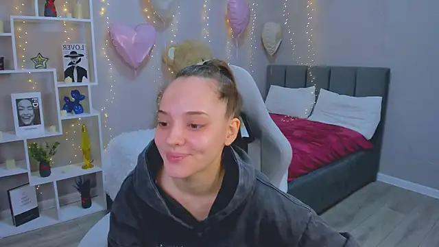 MelanieAlves online show from March 8, 2:21 pm