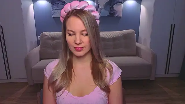 MelanieBennett online show from March 27, 8:26 am