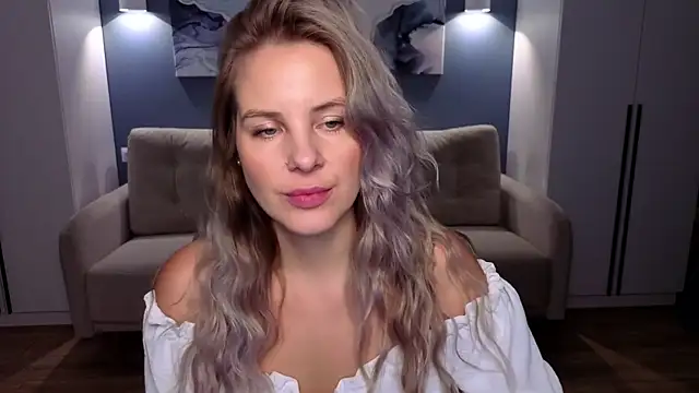 MelanieBennett online show from November 16, 8:27 am