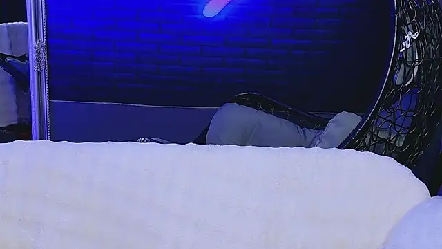 AlessiaCroft online show from April 1, 4:13 am