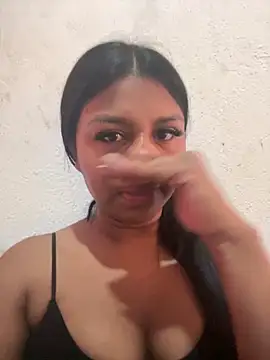 Emmily Vargas online show from November 8, 4:23 pm