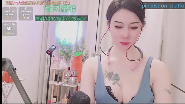 Luck Lili  online show from April 16, 8:08 pm