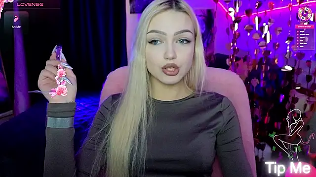 LinaLirian online show from February 17, 2:05 pm