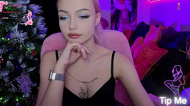 LinaLirian online show from January 15, 6:47 pm