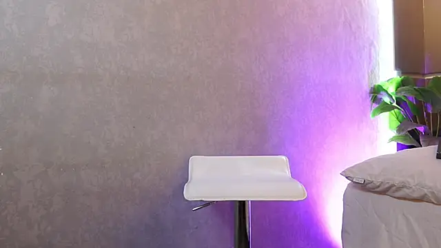 Susan wall online show from April 29, 1:25 pm