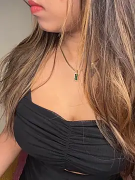 Scarlett 1819 online show from April 7, 6:43 pm