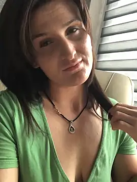 Snapshot of NikaSwan2831 chatting on October 17, 9:34 am NikaSwan2831 online show from October 17, 9:34 am