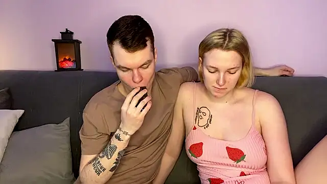 julielourens online show from January 11, 8:30 am