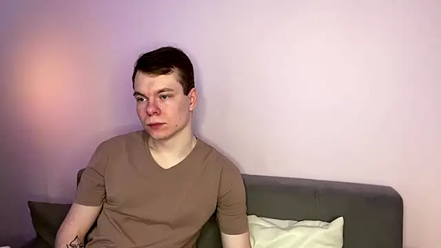 julielourens online show from February 13, 7:32 am