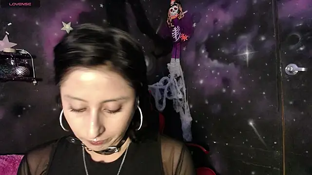 CristaldelLeon s online show from October 17, 7:50 pm