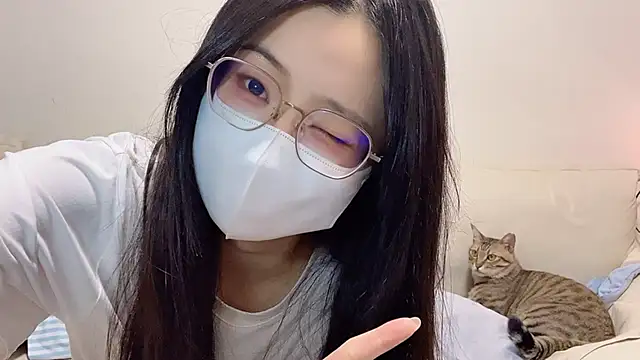 LHeart online show from October 13, 12:30 pm